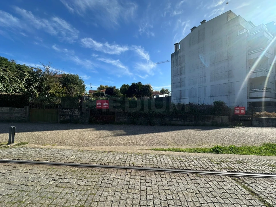 Terreno para Venda em Cidade da Maia Foto 9
