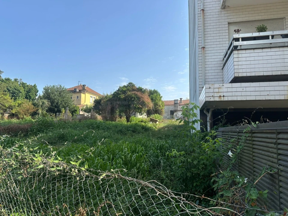 Terreno para Venda em Cidade da Maia Foto 4