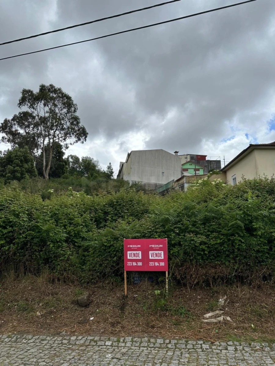 Terreno para Venda em Castêlo da Maia Foto 2