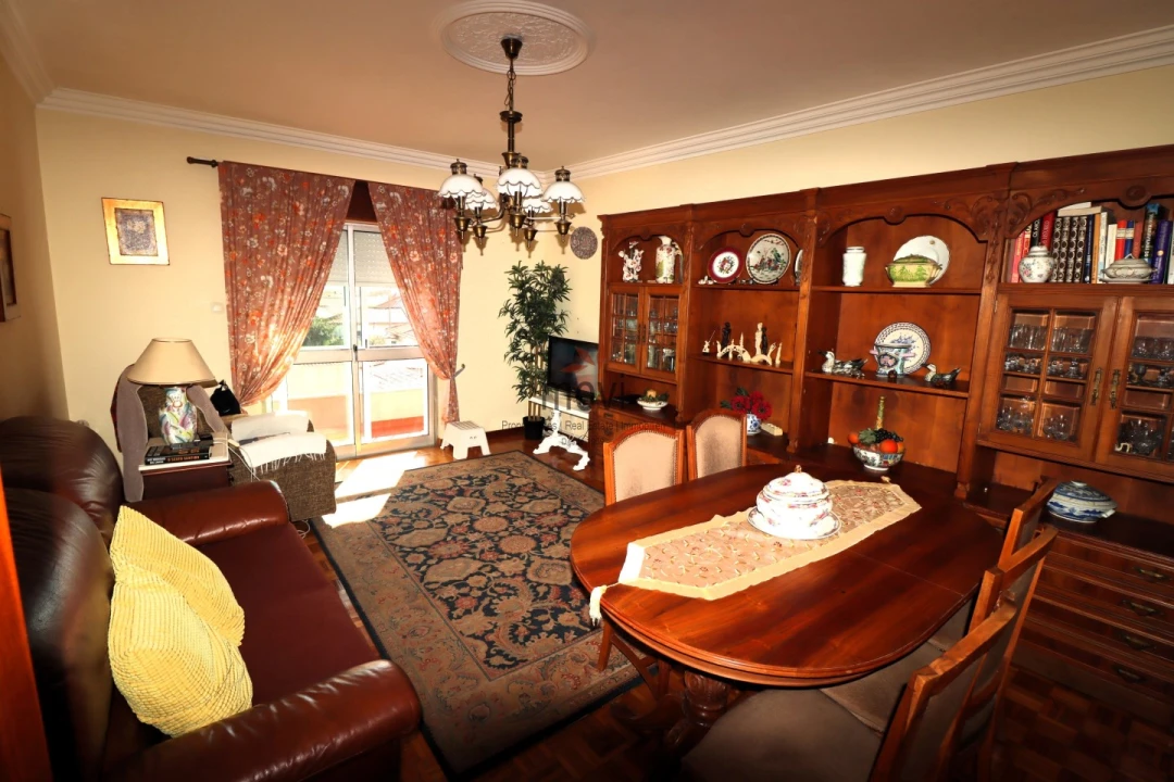 Apartamento T5 para Venda em Carcavelos e Parede Foto 2