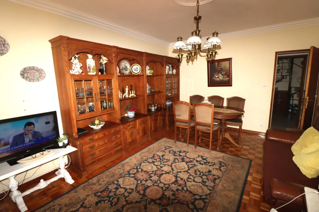 Apartamento T5 para Venda em Carcavelos e Parede Foto 3