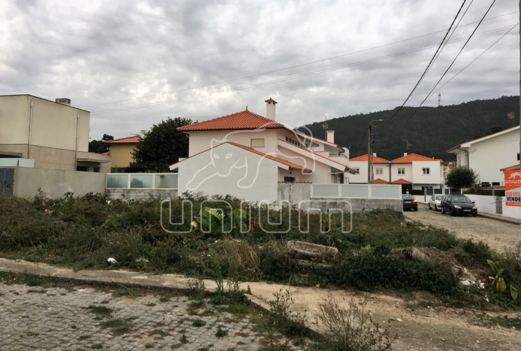Terreno para Venda em Carreço Foto 2