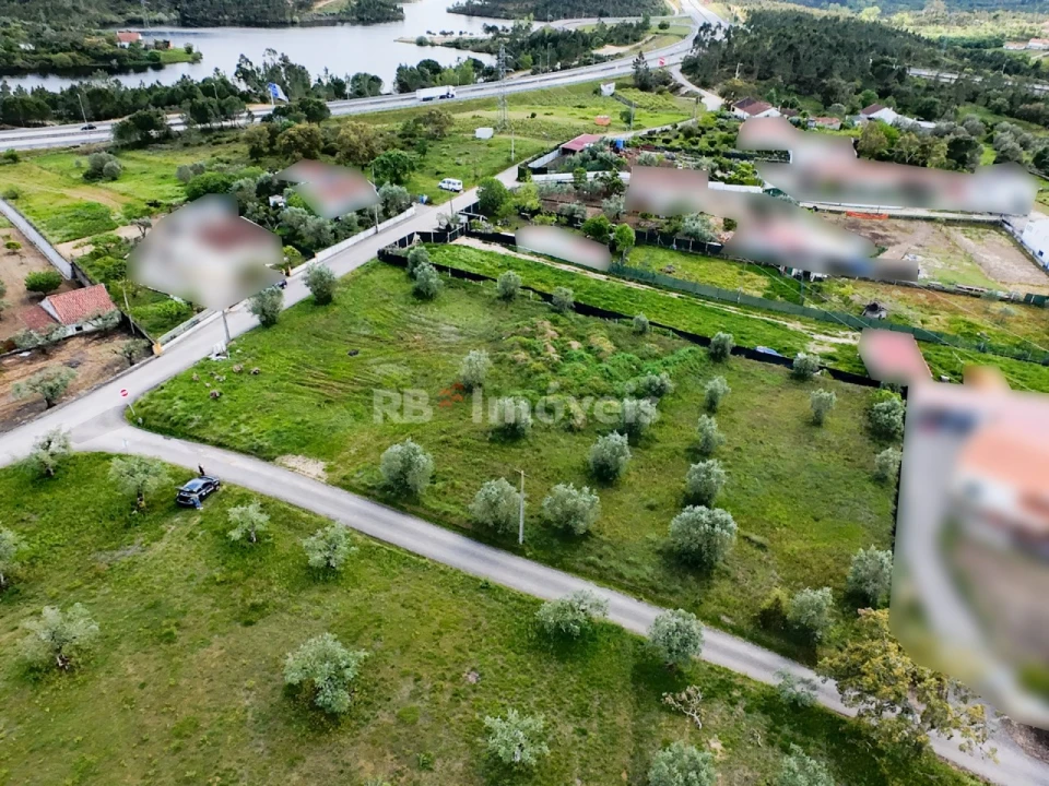 Terreno para Venda em Casais e Alviobeira Foto 16
