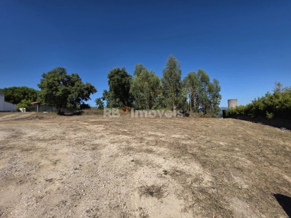 Terreno para Venda em Serra e Junceira Foto 12