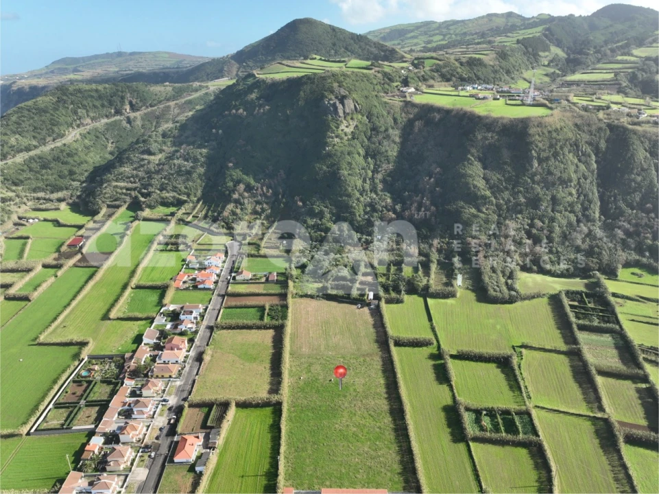 Terreno para Venda em Mosteiros Foto 1