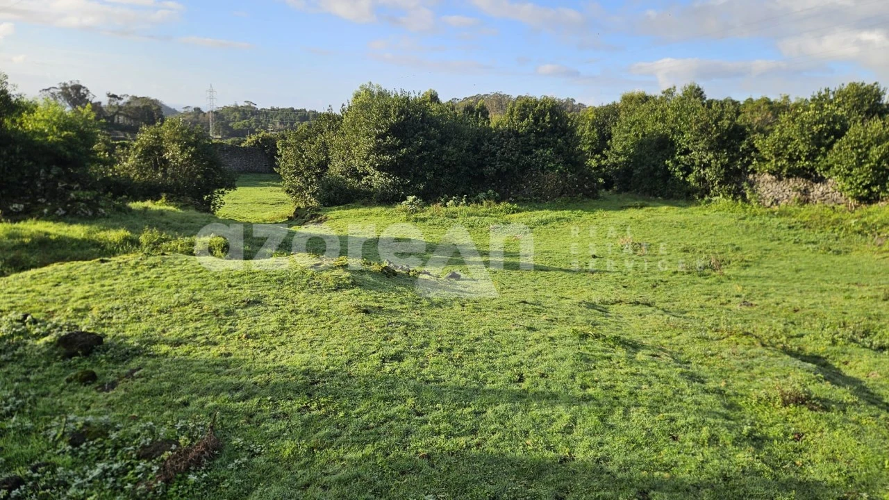 Terreno para Venda em Fajã de Baixo Foto 11