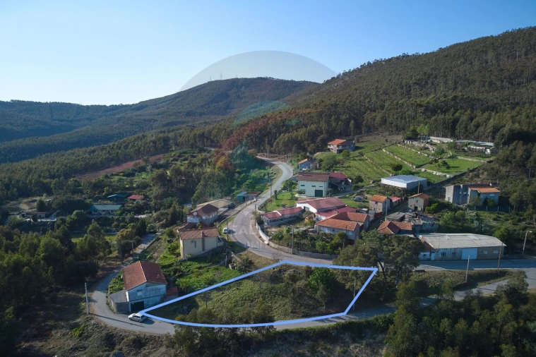 Terreno para Venda em Aguiar de Sousa Foto 1
