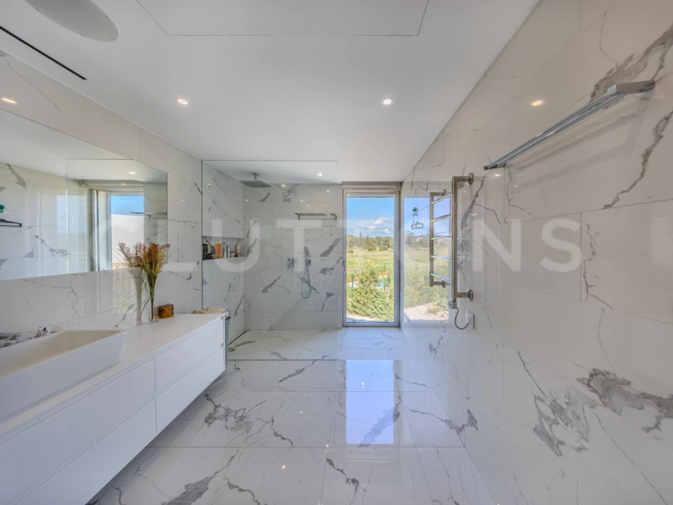 Moradia T5 para Venda em Quarteira Foto 32