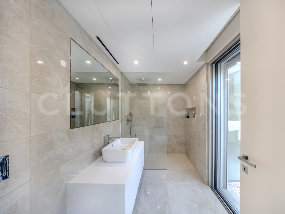 Moradia T5 para Venda em Quarteira Foto 46