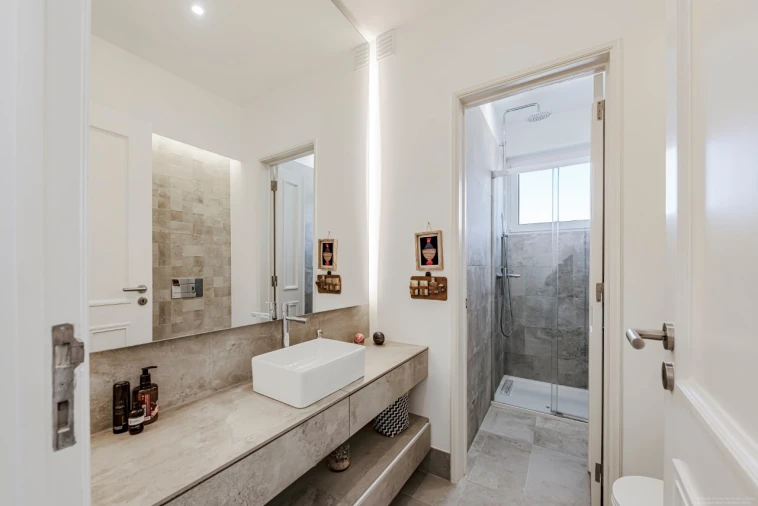 Apartamento T4 para Venda em Carcavelos e Parede Foto 16