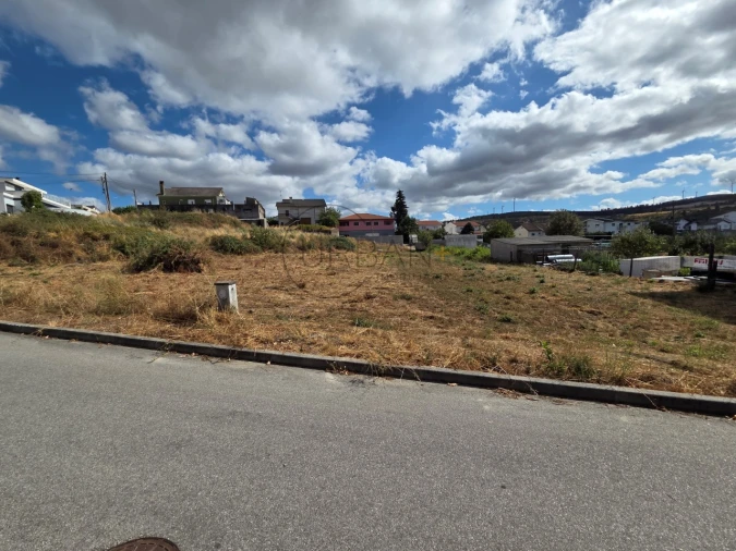 Terreno para Venda em Leomil Foto 2