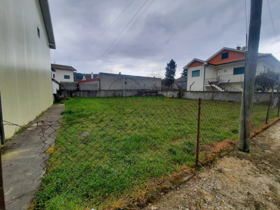 Terreno para Venda em Leomil Foto 2