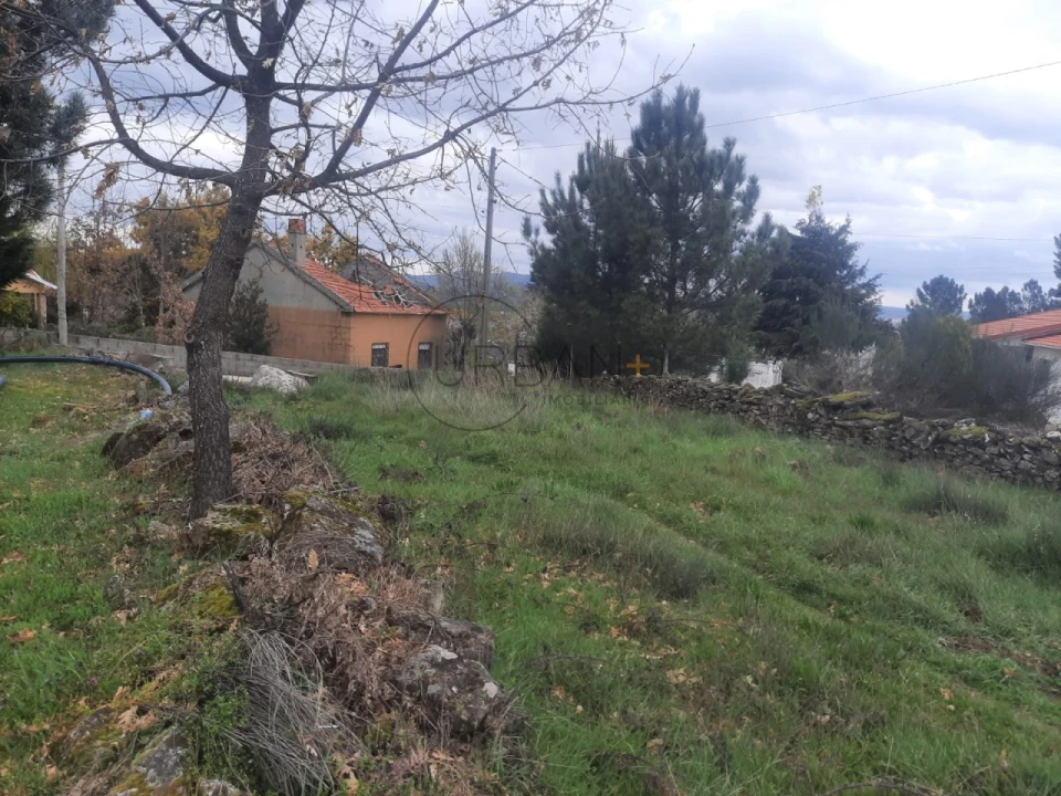 Terreno para Venda em Leomil Foto 2