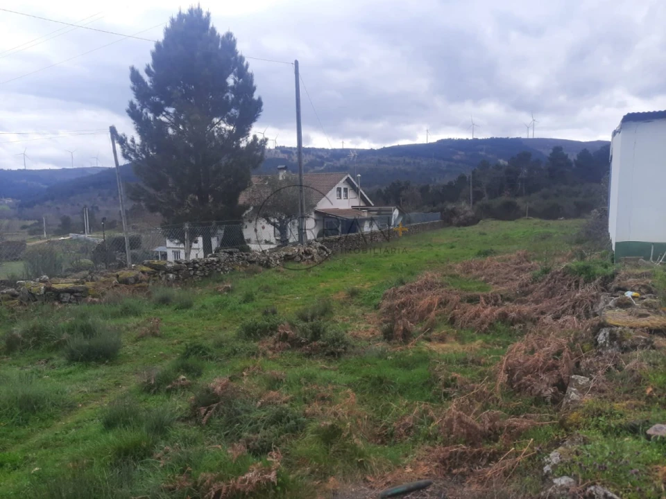 Terreno para Venda em Leomil Foto 3