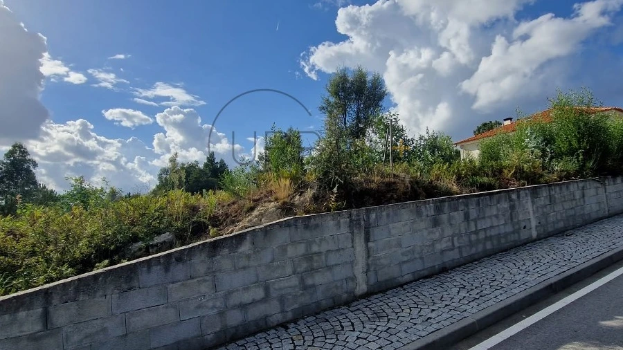 Terreno para Venda em Cavernães