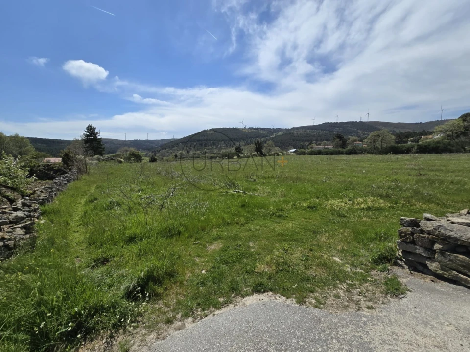 Terreno para Venda em Leomil Foto 1