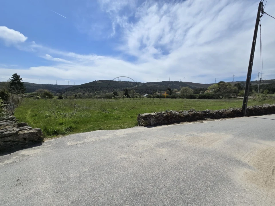 Terreno para Venda em Leomil Foto 3