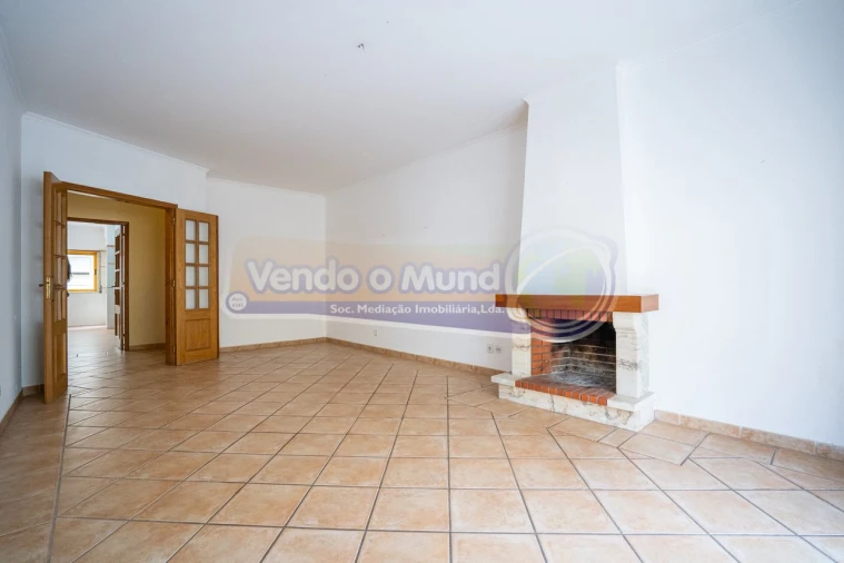 Apartamento T3 para Venda em Castanheira do Ribatejo e Cachoeiras Foto 5