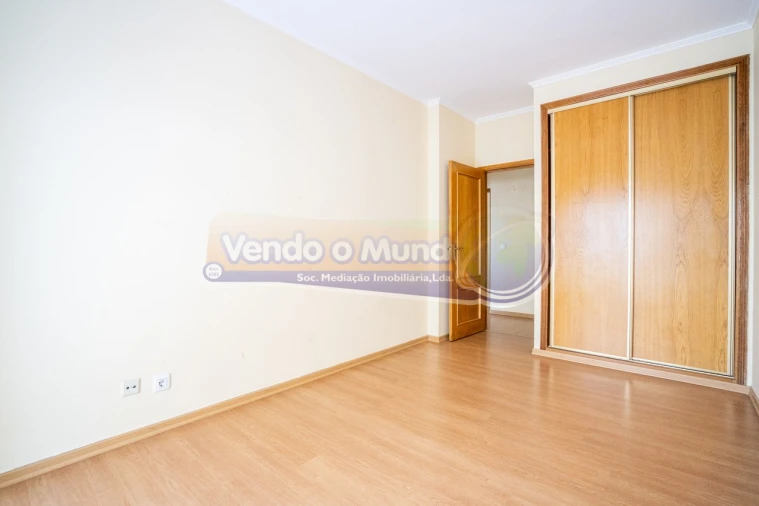 Apartamento T3 para Venda em Castanheira do Ribatejo e Cachoeiras Foto 11