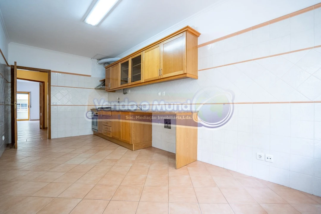 Apartamento T3 para Venda em Castanheira do Ribatejo e Cachoeiras Foto 4
