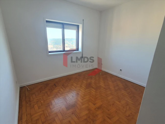 Apartamento T3 para Venda em Vilar de Andorinho Foto 2