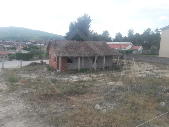 Terreno para Venda em Bornes de Aguiar Foto 1