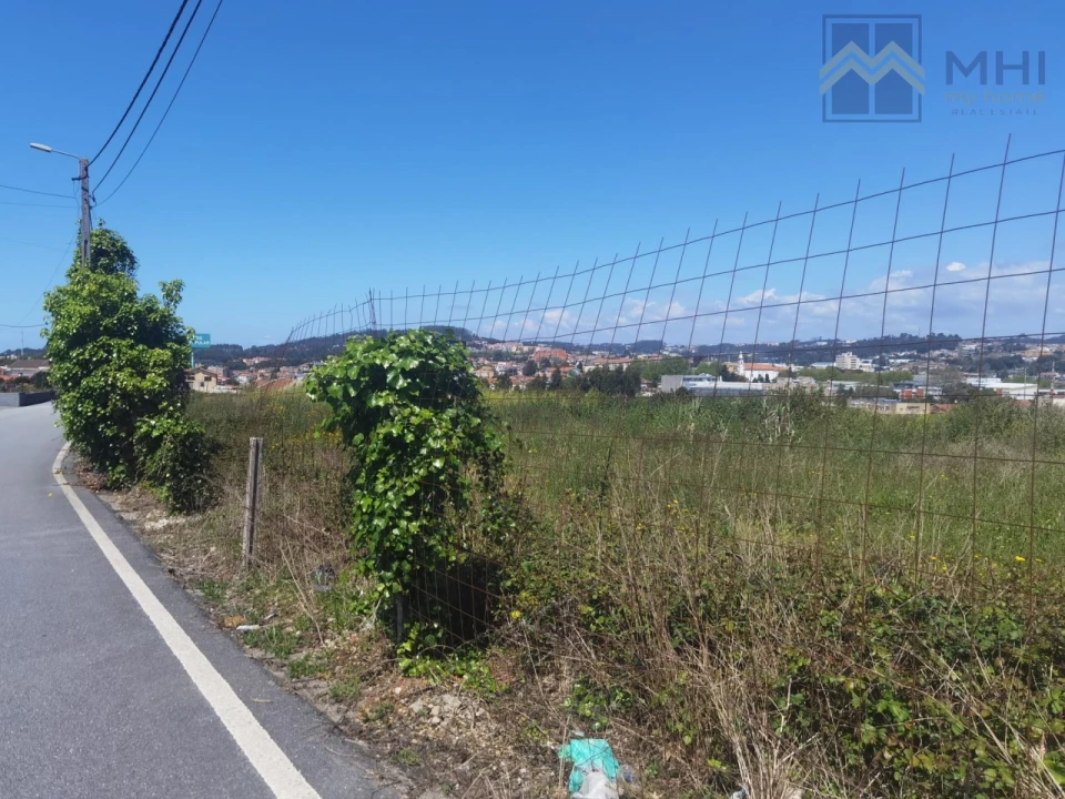 Terreno para Venda em Santa Maria de Lamas Foto 1