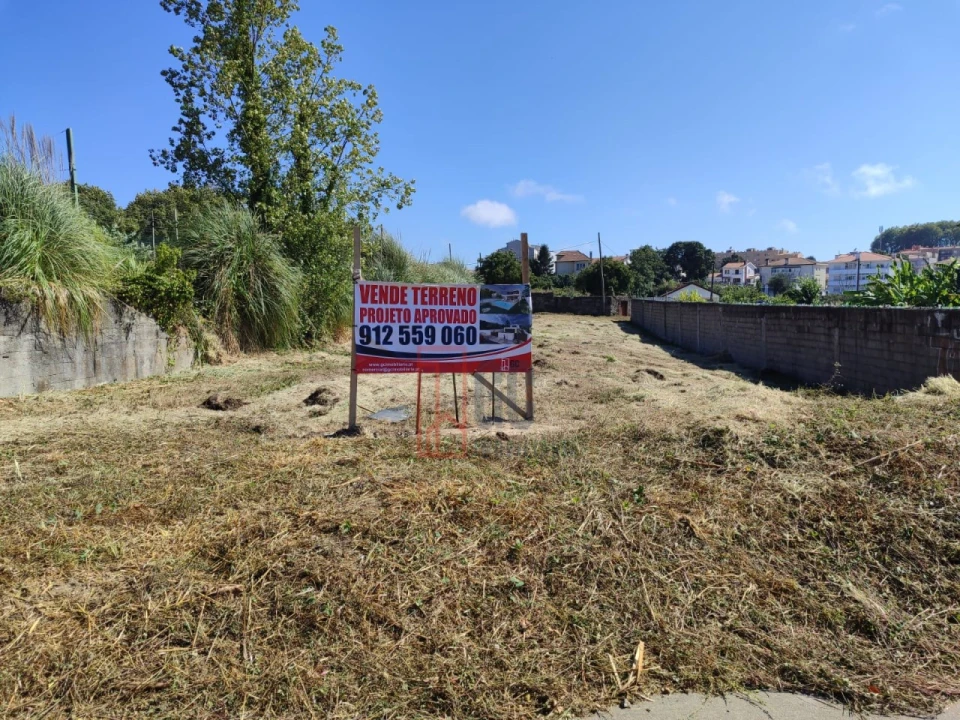 Terreno para Venda em Gulpilhares e Valadares Foto 1