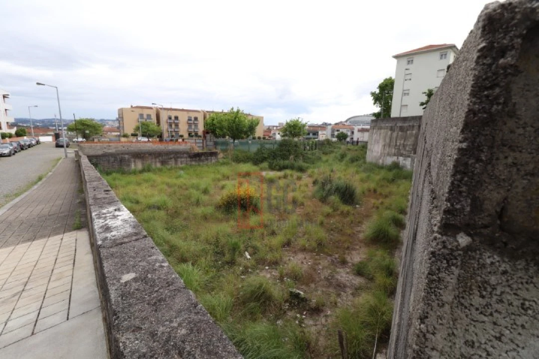 Terreno para Venda em Campanhã Foto 2