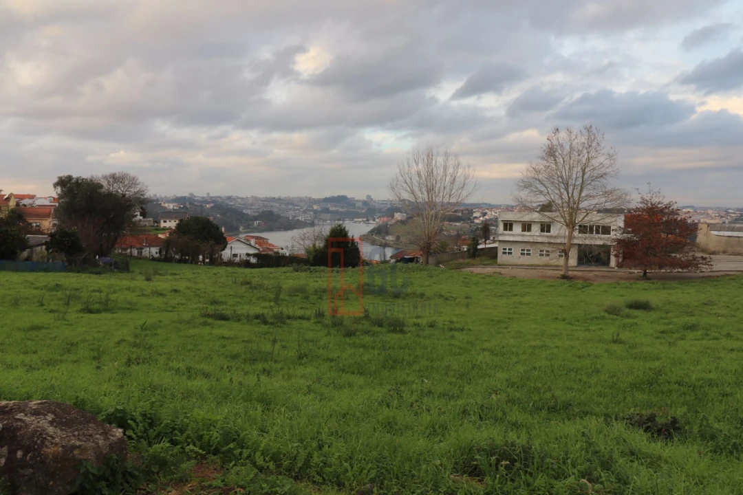 Terreno para Venda em Avintes Foto 1