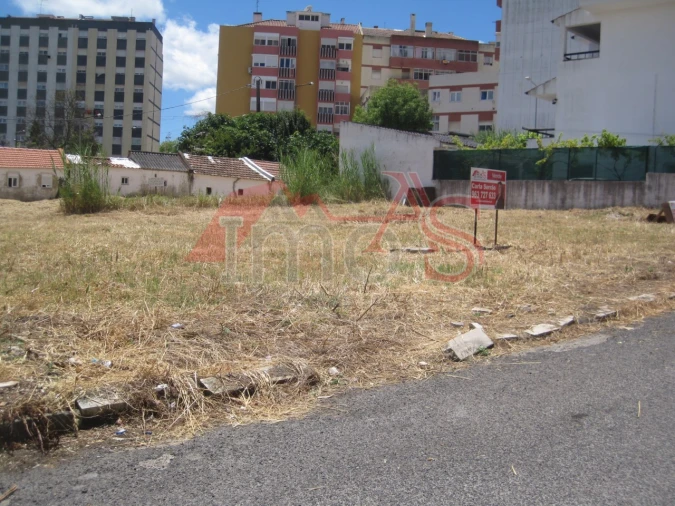 Terreno para Venda em Odivelas Foto 2