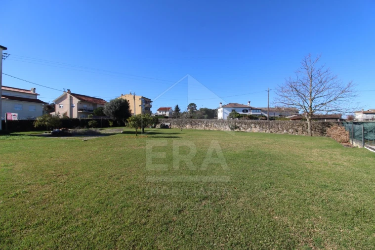 Terreno para Venda em Forjães Foto 1