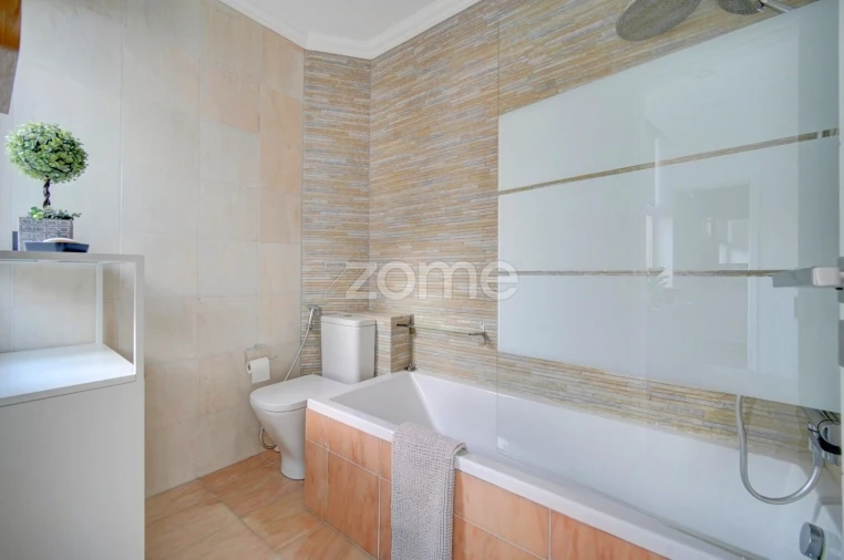 Apartamento T3 para Arrendamento em Areeiro Foto 12