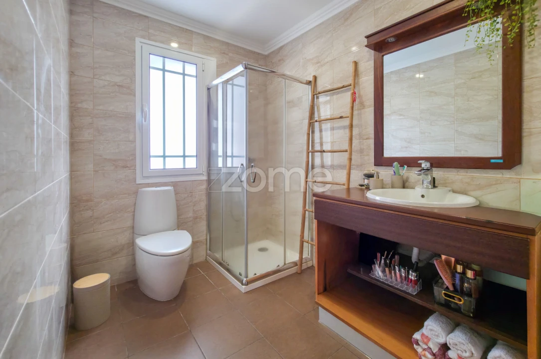 Moradia T6 para Venda em Fenais da Luz Foto 15