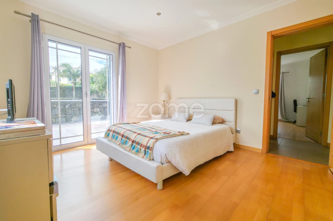 Moradia T6 para Venda em Fenais da Luz Foto 12