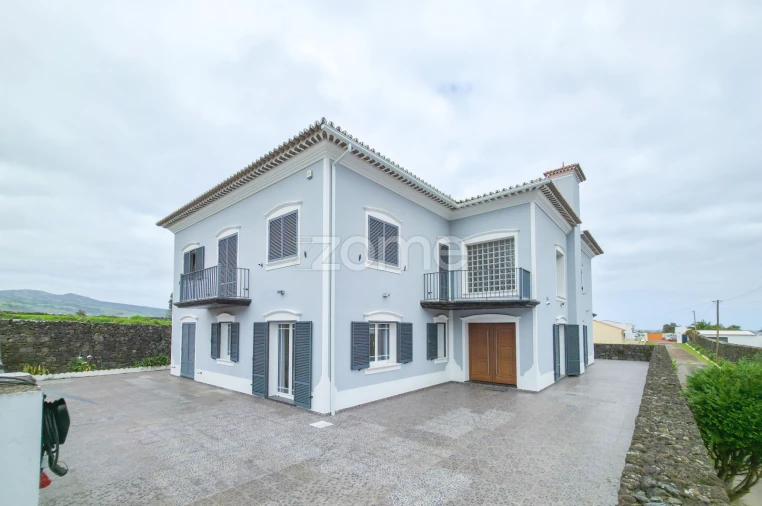 Moradia T6 para Venda em Fenais da Luz Foto 1