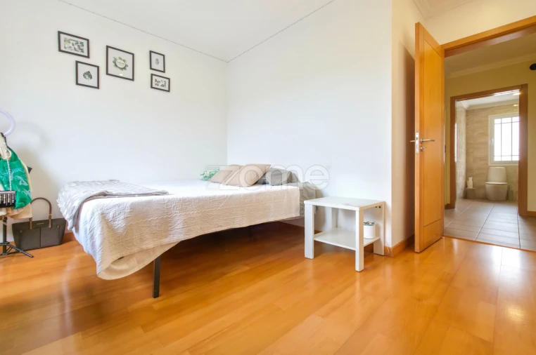 Moradia T6 para Venda em Fenais da Luz Foto 16