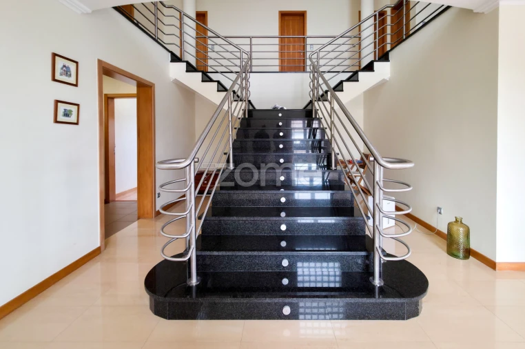 Moradia T6 para Venda em Fenais da Luz Foto 18