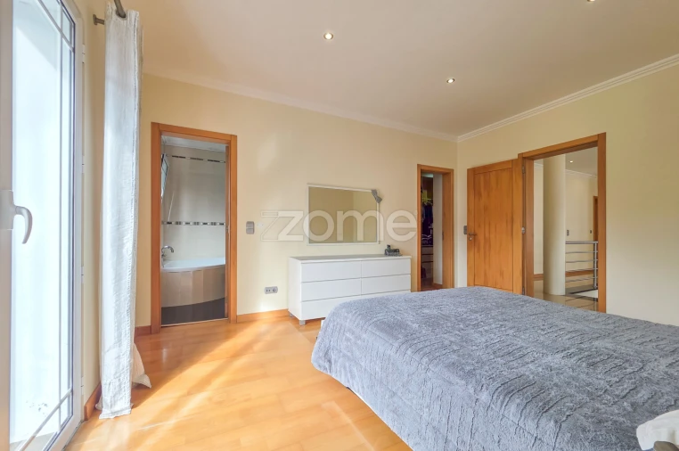 Moradia T6 para Venda em Fenais da Luz Foto 27