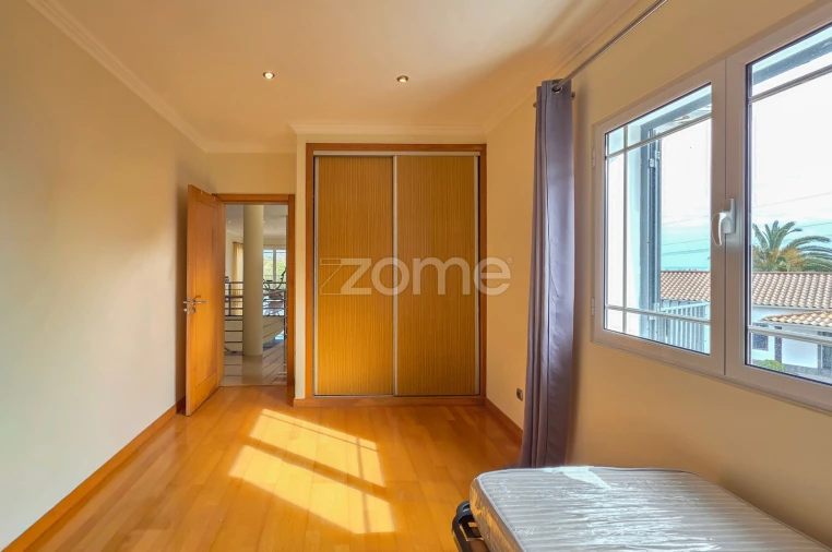 Moradia T6 para Venda em Fenais da Luz Foto 30