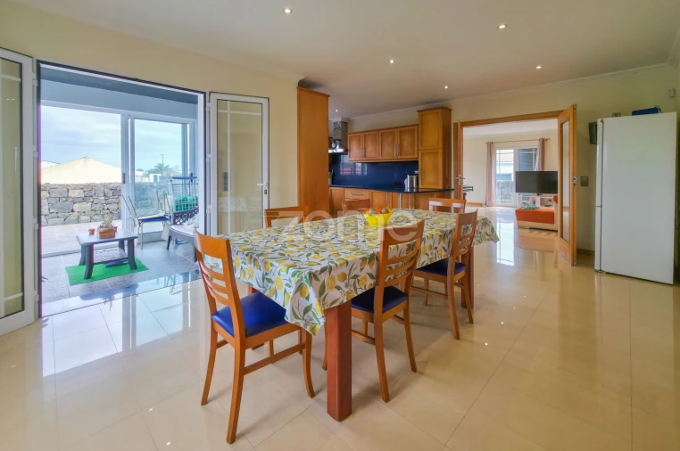 Moradia T6 para Venda em Fenais da Luz Foto 6