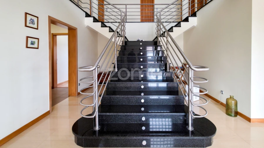 Moradia T6 para Venda em Fenais da Luz