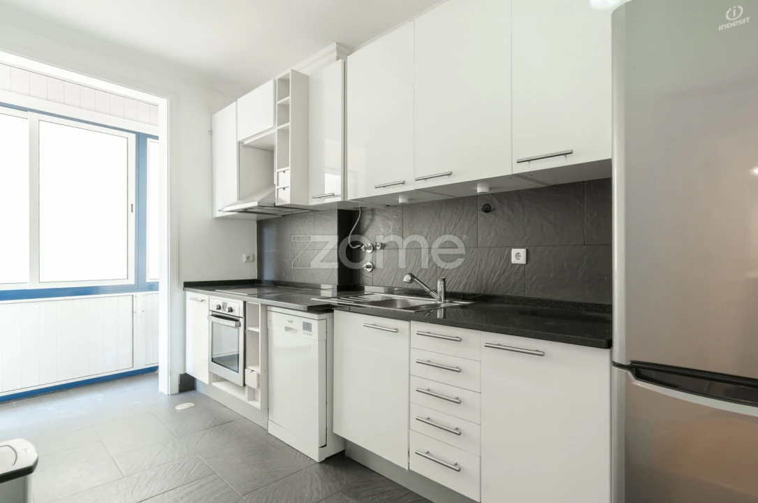 Apartamento T3 para Venda em Campo de Ourique Foto 2