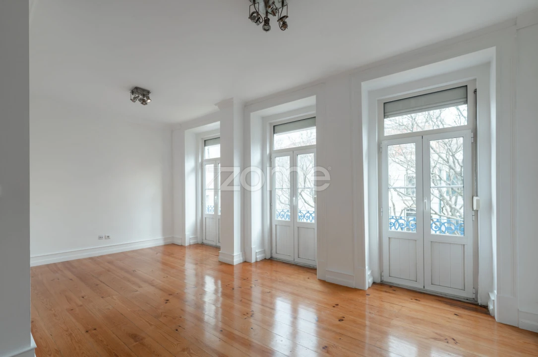 Apartamento T3 para Venda em Campo de Ourique Foto 1