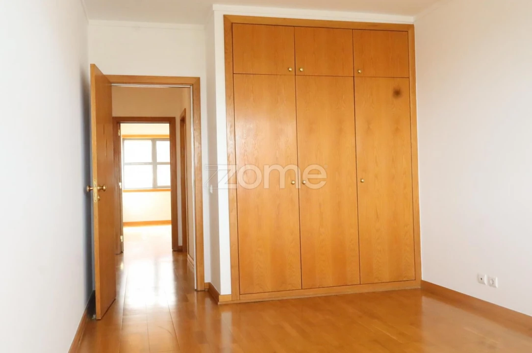 Apartamento T2 para Arrendamento em Olivais Foto 9