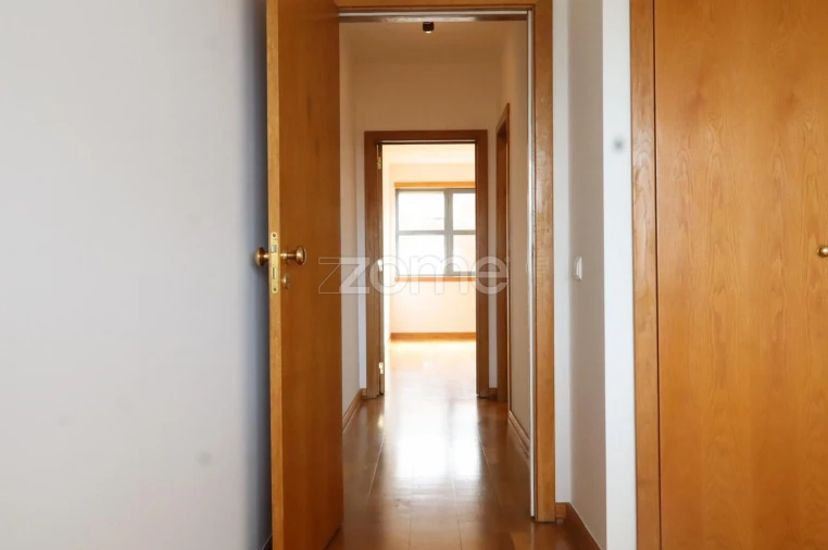 Apartamento T2 para Arrendamento em Olivais Foto 4