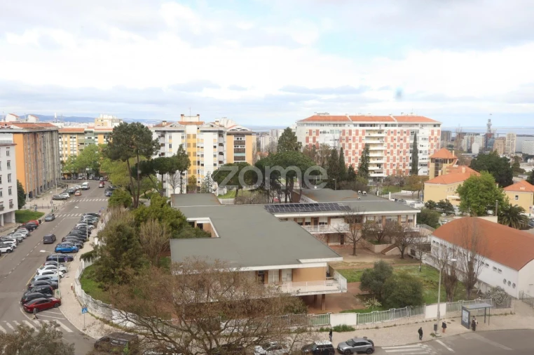 Apartamento T2 para Arrendamento em Olivais Foto 8