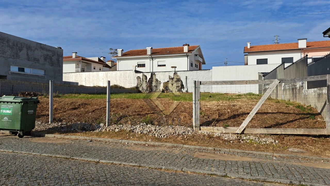 Terreno para Venda em Serzedo e Perosinho Foto 1