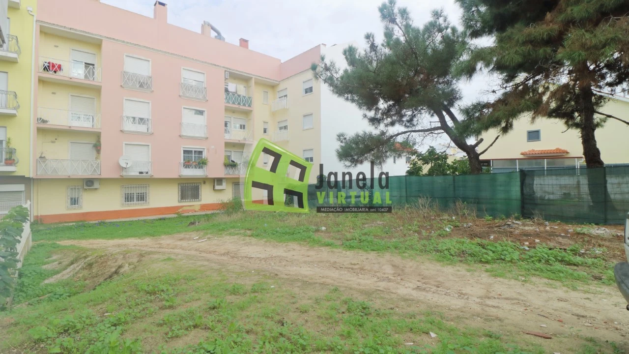 Terreno para Venda em Quinta do Conde Foto 1