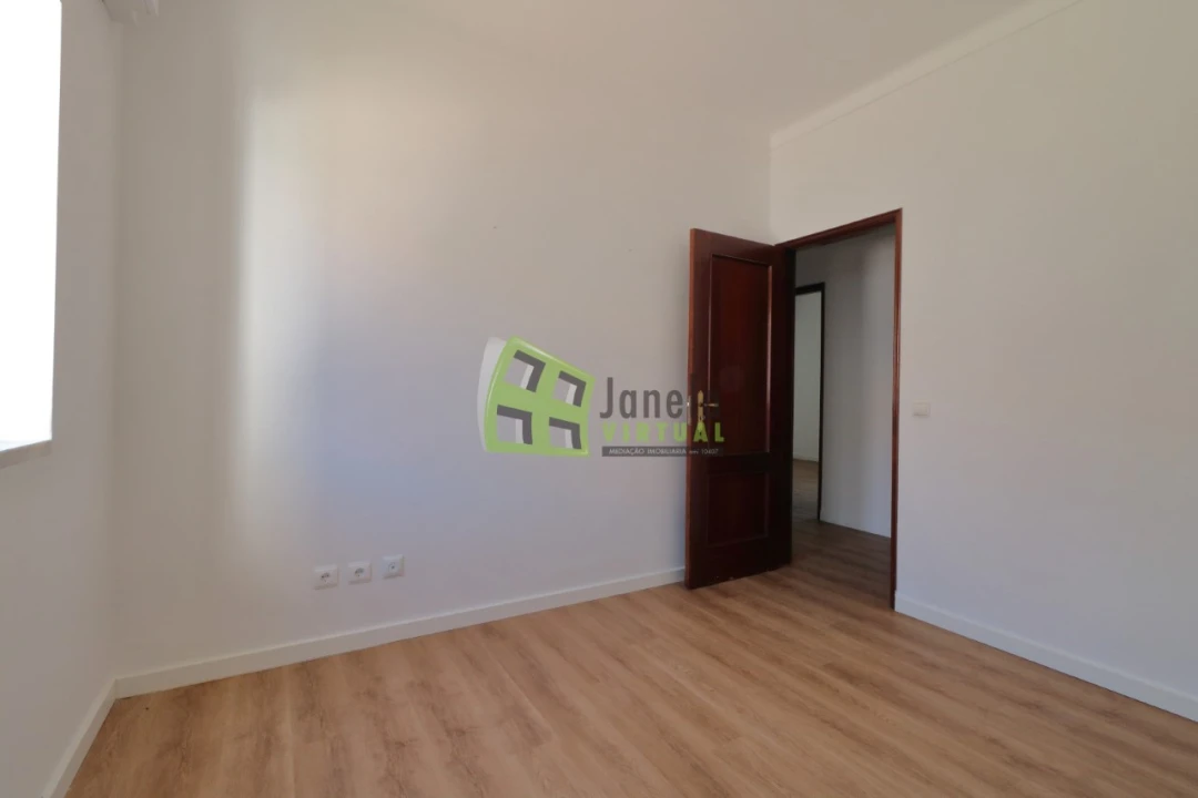 Moradia T4 para Venda em Quinta do Anjo Foto 18